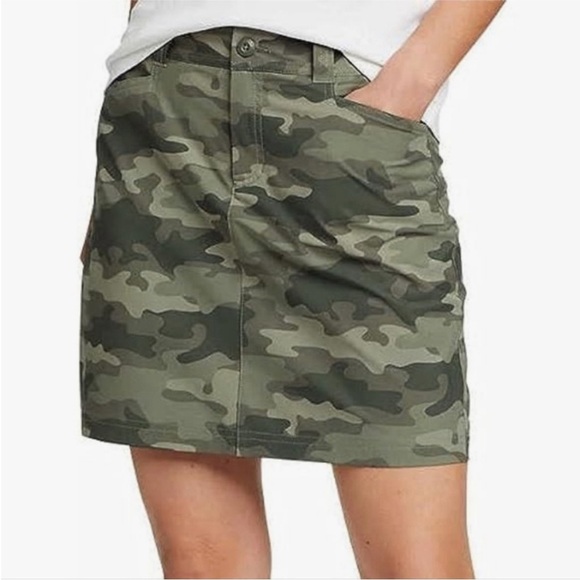 Eddie Bauer Green Camouflage Casual Skirt w Built In Shorts. Size 10 NWOT! - Picture 2 of 12